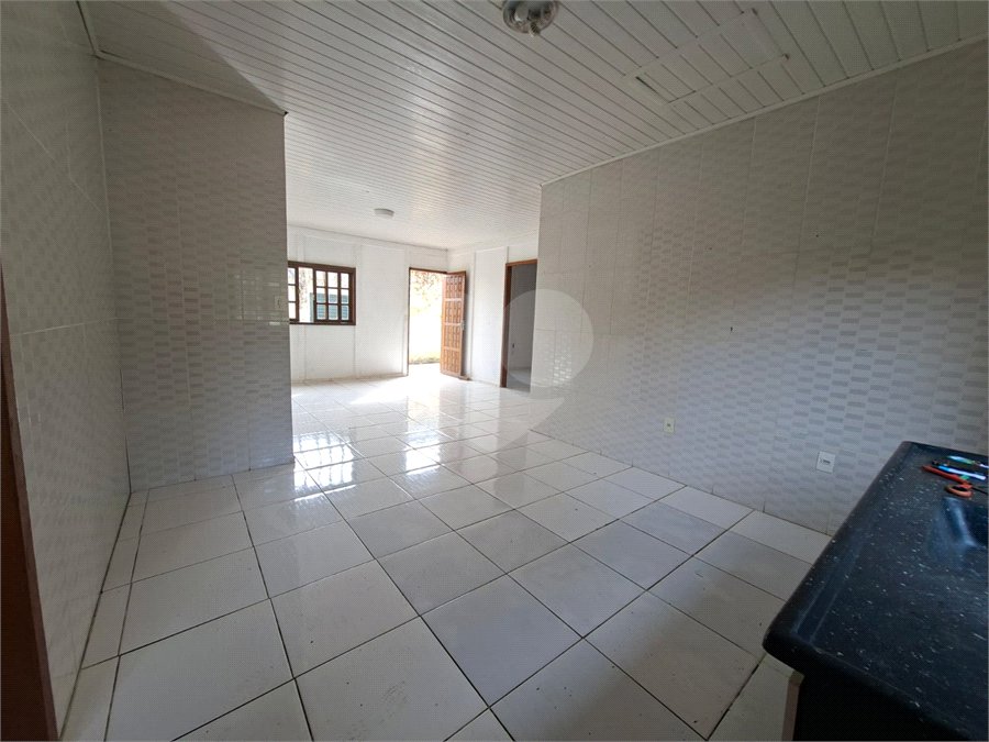 Casa à venda com 2 quartos no Centro, Alambari, SP