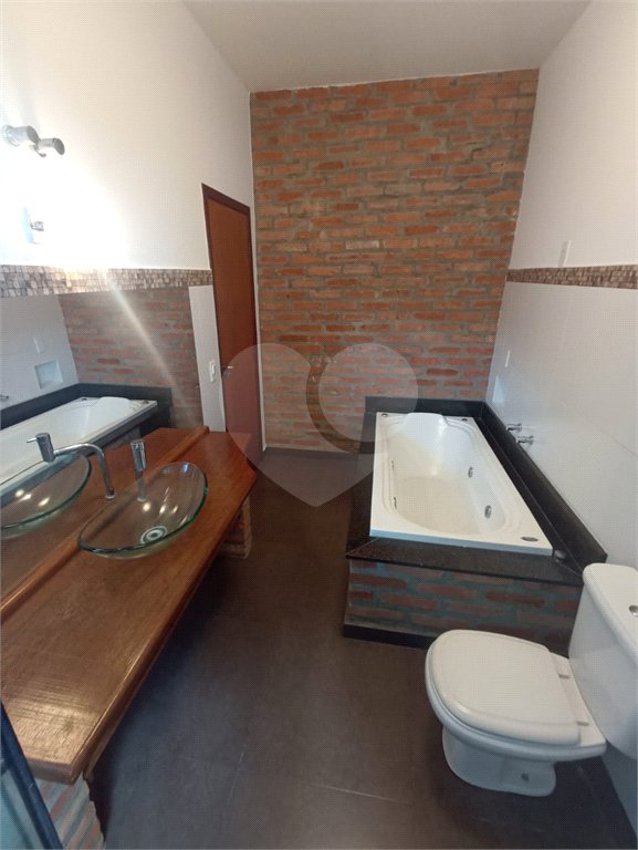 Casa à venda com 3 suítes no condomínio Village Ipanema 1, Araçoiaba da Serra - SP