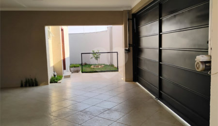 Sobrado à venda com 4 quartos, sendo 3 suítes, em Jardim Marabá, Itapetininga, SP