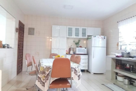 Casa à venda com 4 quartos, sendo 1 suíte,  em Jardim Helga, São Paulo, SP