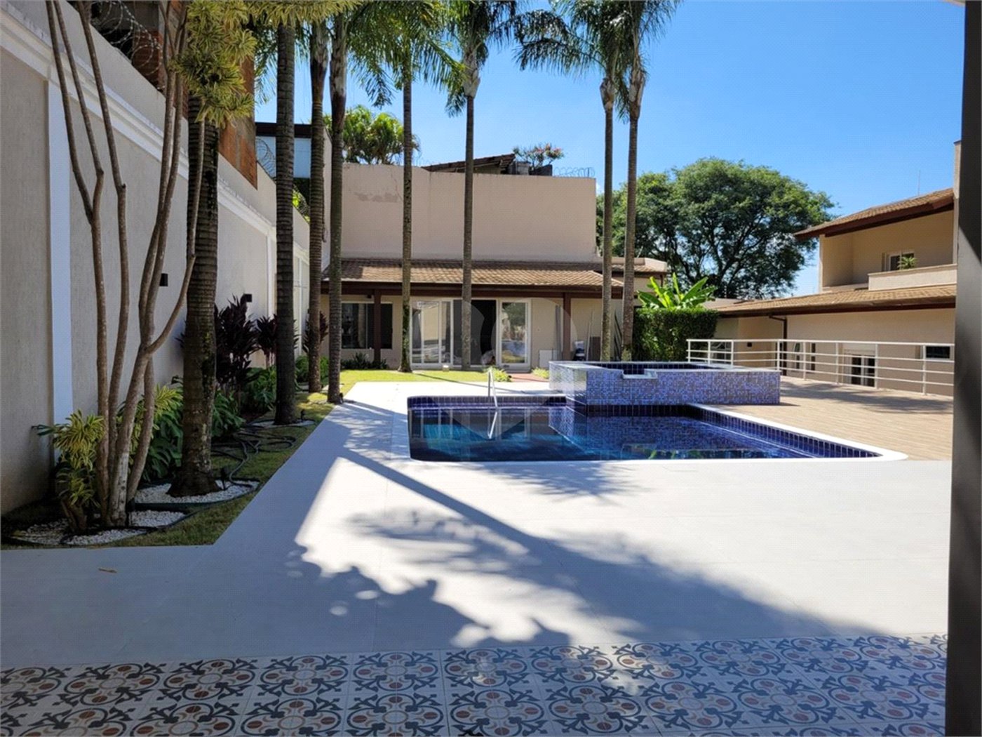 Casa à venda com 5 suítes em Paraisópolis, São Paulo, SP