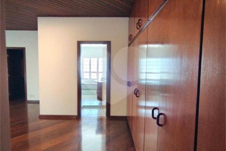 Casa à venda ou para alugar com 3 suítes no condomínio Estância Marambaia, Vinhedo - SP