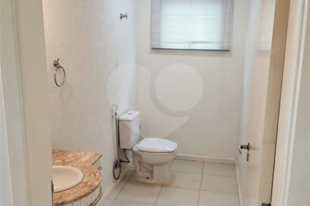 Casa à venda ou para alugar com 3 suítes no condomínio Residencial Jardim das Palmeiras, Vinhedo - SP