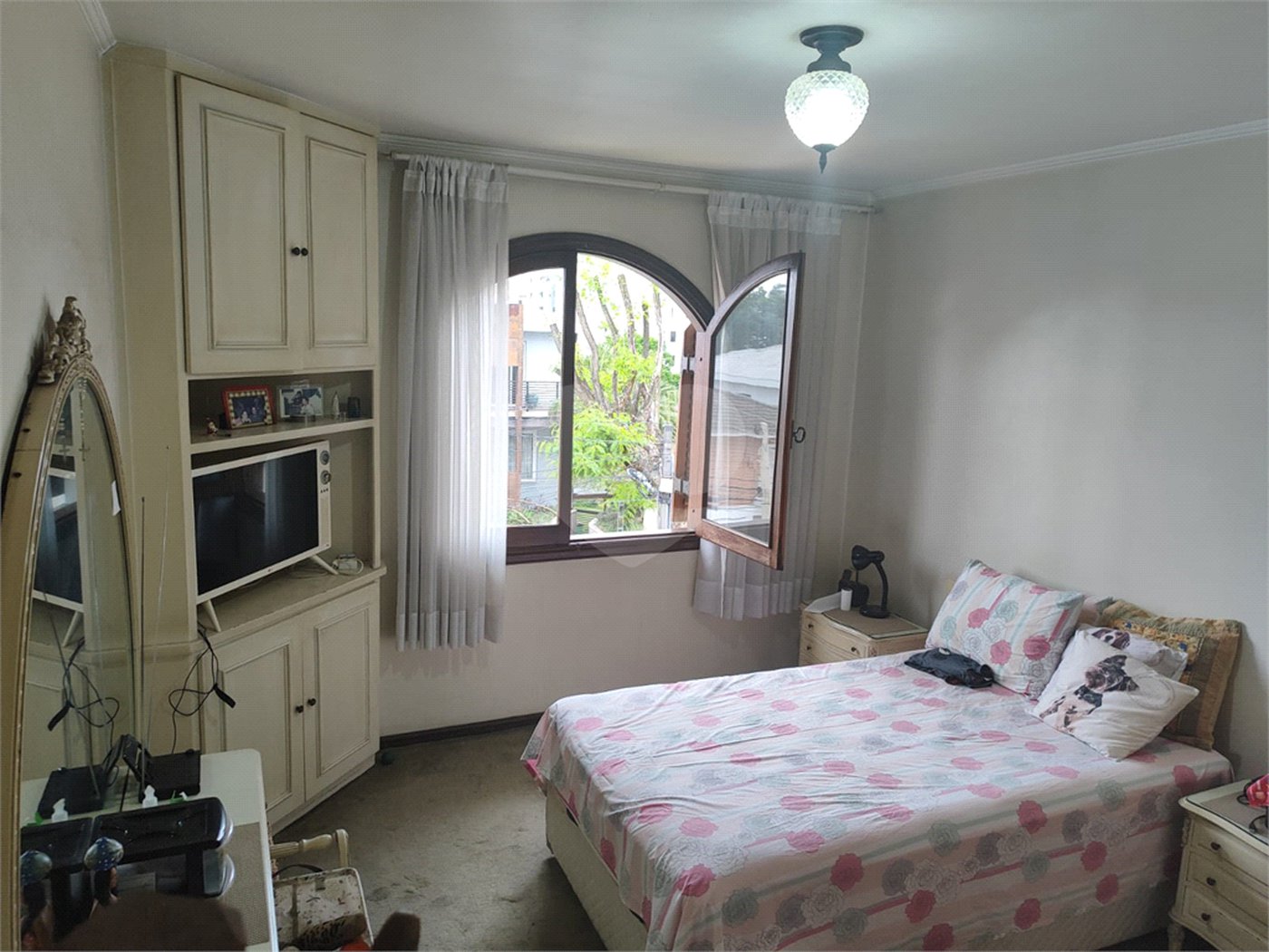 Casa à venda com 4 quartos, sendo 2 suítes, no condomínio Chácara das Rosas, São Paulo - SP