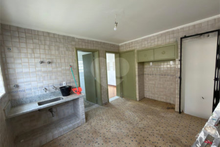 Sobrado para alugar com 6 quartos, sendo 2 suítes,  em Consolação, São Paulo, SP