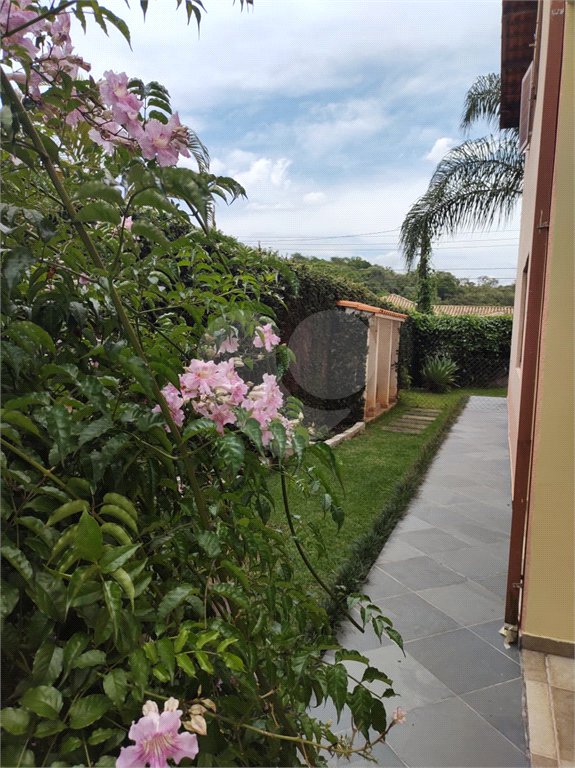 Casa à venda com 4 quartos, sendo 2 suítes, no condomínio Fazendinha Chácara Vale do Rio Cotia, Carapicuíba - SP