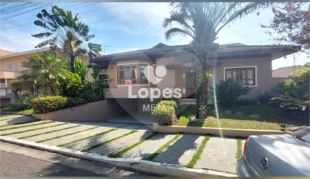 Casa à venda com 4 quartos, sendo 1 suíte, no condomínio Altos da Serra Ii, São José dos Campos - SP