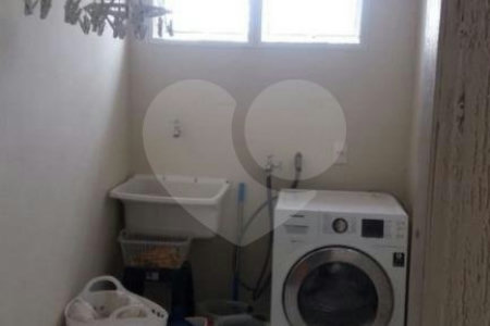 Sobrado à venda com 4 quartos, sendo 3 suítes, em Cambuci, São Paulo, SP