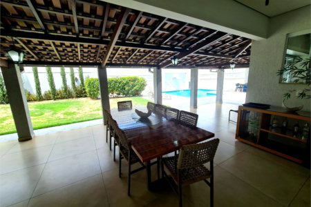 Casa à venda com 5 quartos, sendo 2 suítes, em Jardim das Roseiras, Araraquara, SP