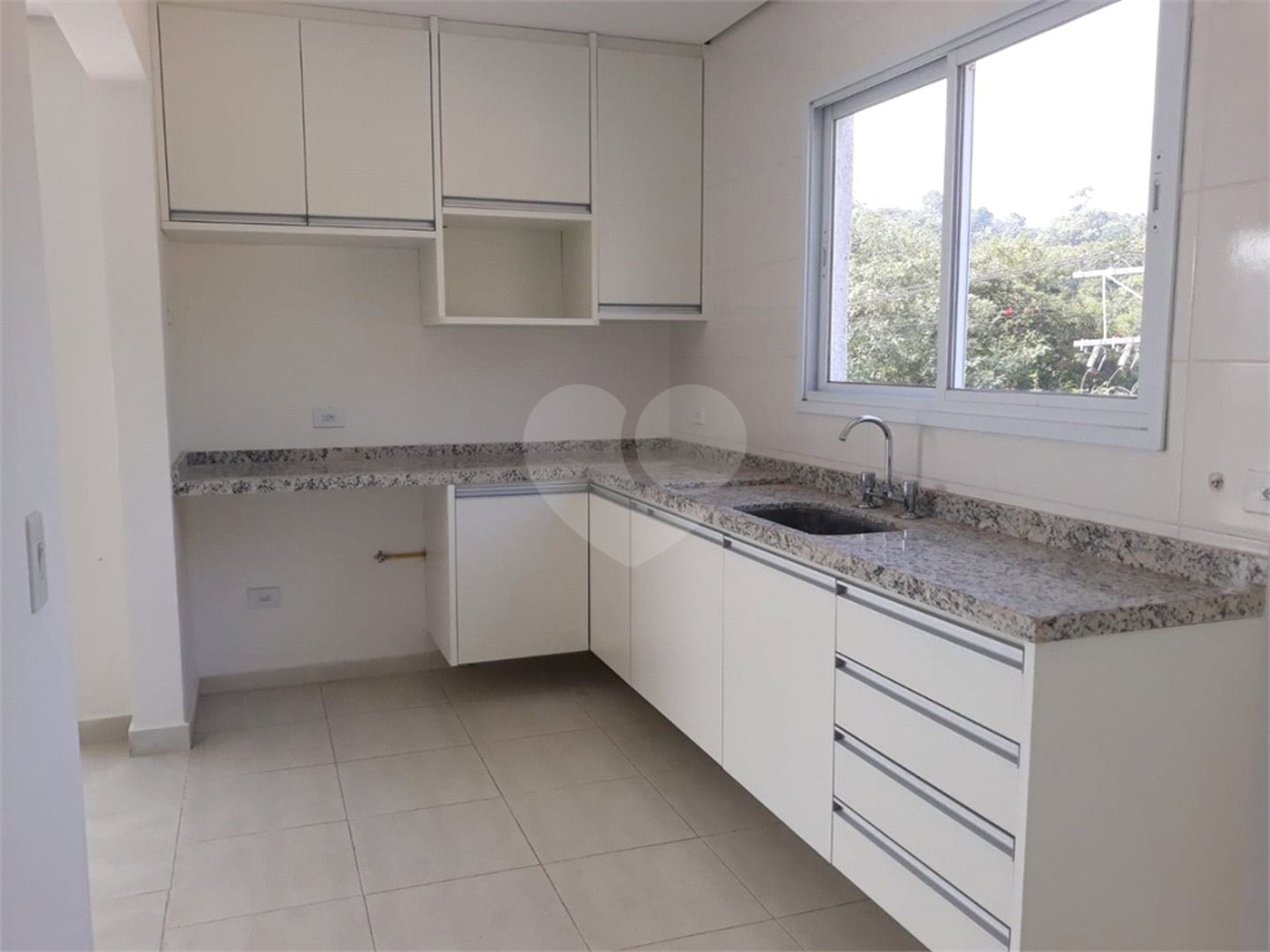 Apartamento à venda ou para alugar com 2 quartos, sendo 1 suíte,  em Vila Santa Isabel, São Roque, SP