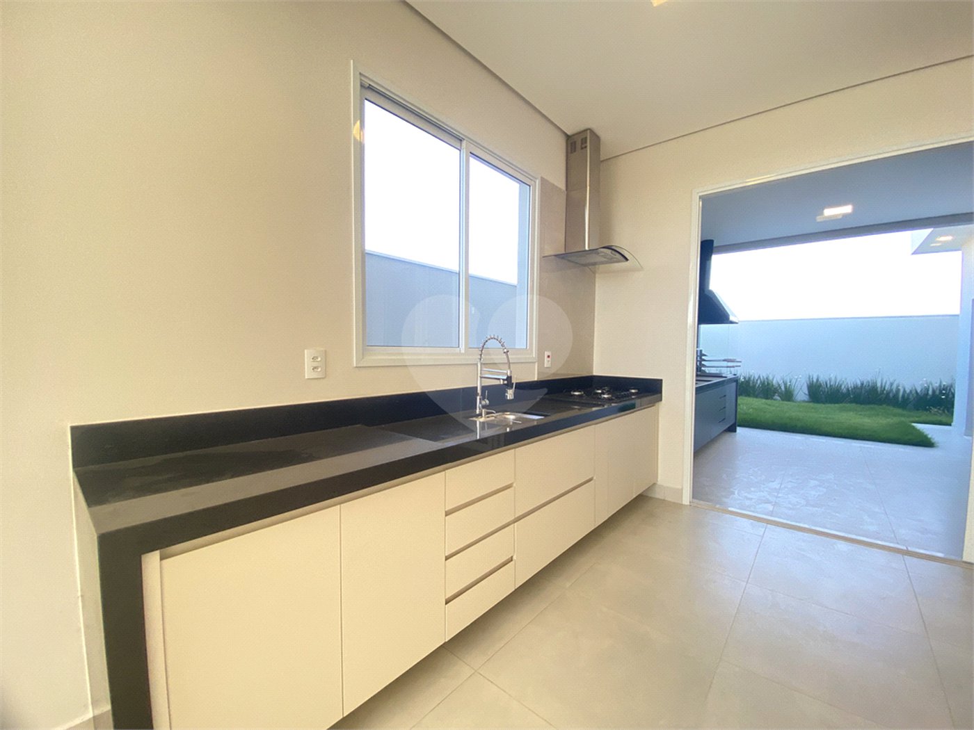Casa à venda com 3 quartos, sendo 1 suíte, no condomínio Reserva Central Parque, Salto - SP