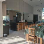 Casa à venda com 4 quartos, sendo 2 suítes,  no condomínio Figueira Garden, Atibaia - SP