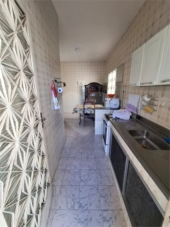 Ó TIMO CASA COM 3 QUARTOS E TERRAÇO EM CONTOMINIO FECHADO