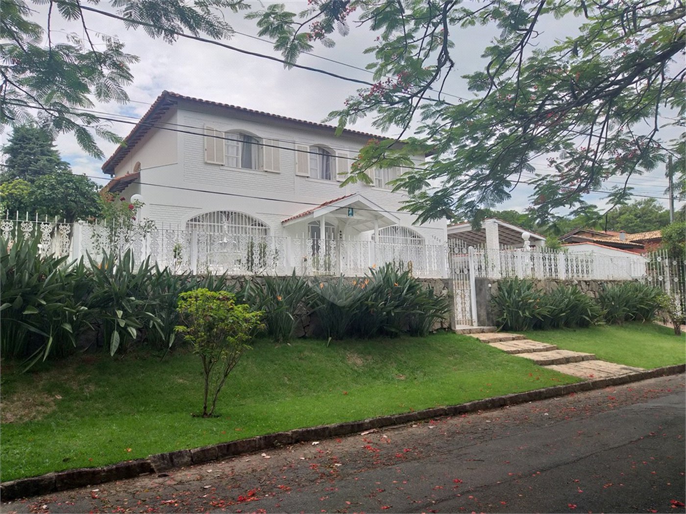 Casa à venda com 4 quartos, sendo 3 suítes, no condomínio São Joaquim, Vinhedo - SP