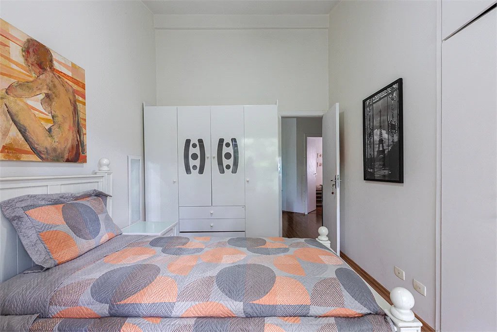 Sobrado à venda com 4 quartos, sendo 2 suítes,  em Vila Madalena, São Paulo, SP