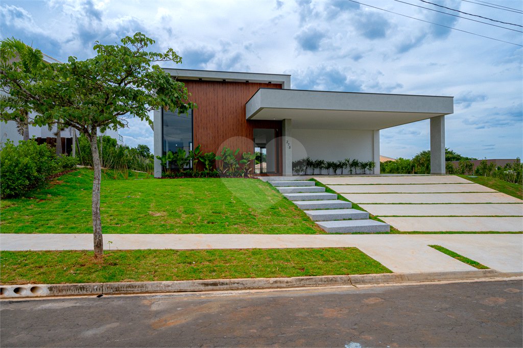 Casa à venda com 3 suítes no condomínio Village Saint Charbel, Araçoiaba da Serra - SP
