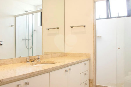Apartamento à venda com 3 quartos, sendo 2 suítes, em Alto da Boa Vista, São Paulo, SP