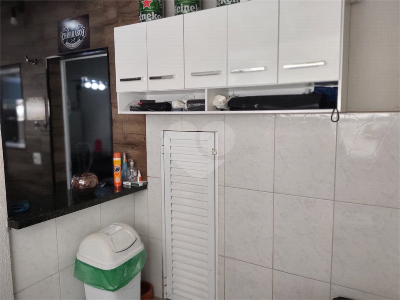 Casa à venda com 4 quartos, sendo 2 suítes, no condomínio Residencial Jardim das Palmeiras, Vinhedo - SP