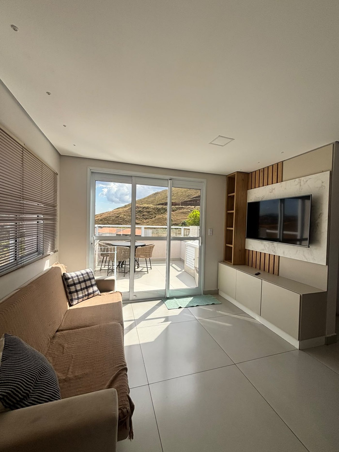 Apartamento à venda com 3 quartos, sendo 1 suíte, em Residencial Summer Ville, Poços de Caldas - MG