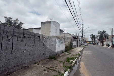 Terreno à venda em Jardim Quaresmeira, Suzano, SP