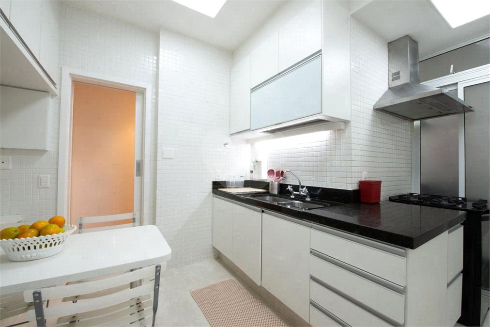 Apartamento à venda com 3 quartos, sendo 1 suíte, em Leme, Rio de Janeiro, RJ