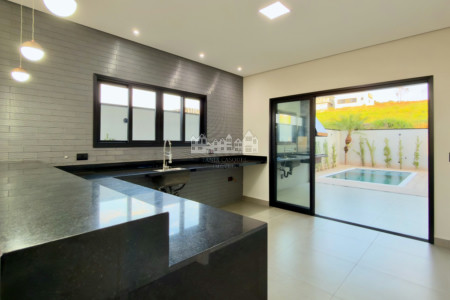 Casa à venda com 3 suítes no condomínio Portal Lamis, Atibaia - SP