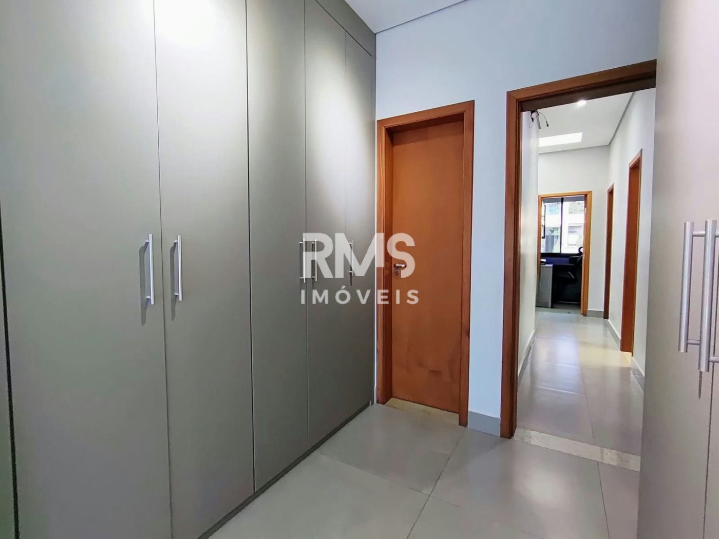 Casa à venda com 3 quartos, sendo 1 suíte, no condomínio Residencial Mont Blanc, Itu - SP