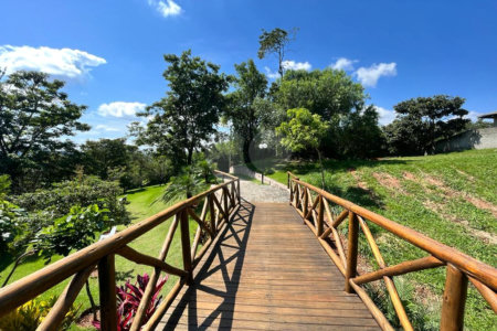 Casa à venda com 5 quartos, sendo 3 suítes, no condomínio Santa Teresa 1, Vinhedo - SP