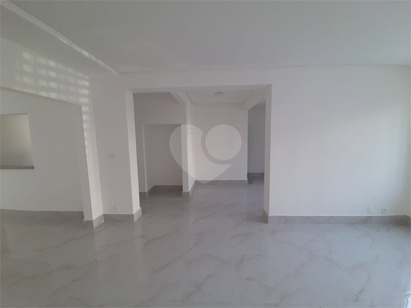 Sobrado à venda com 4 quartos, sendo 3 suítes, em Vila Paulicéia, São Paulo, SP