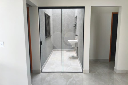Casa à venda com 3 quartos, sendo 1 suíte,  no condomínio Tivolli, Itapetininga - SP