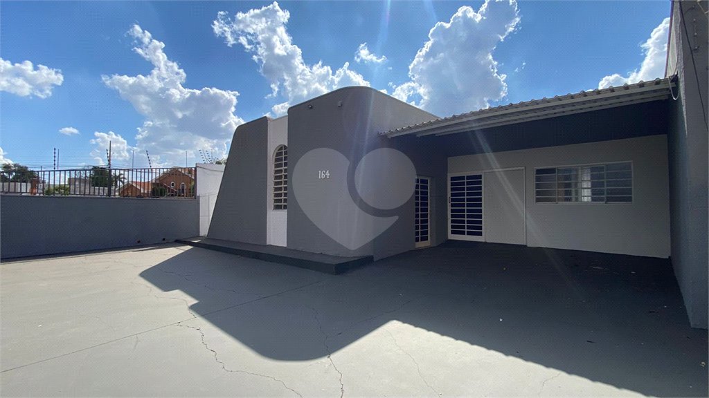 Casa à venda ou para alugar em Vila João Godói, Araraquara, SP