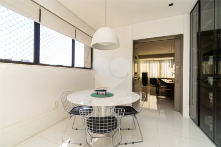 Apartamento à venda com 3 suítes em Vila Nova Conceição, São Paulo, SP
