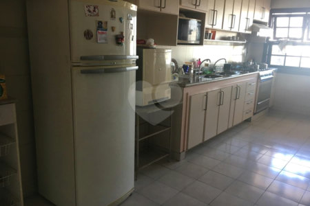 Casa à venda com 1 quarto, sendo 2 suítes, no Centro, Itaguaí, RJ