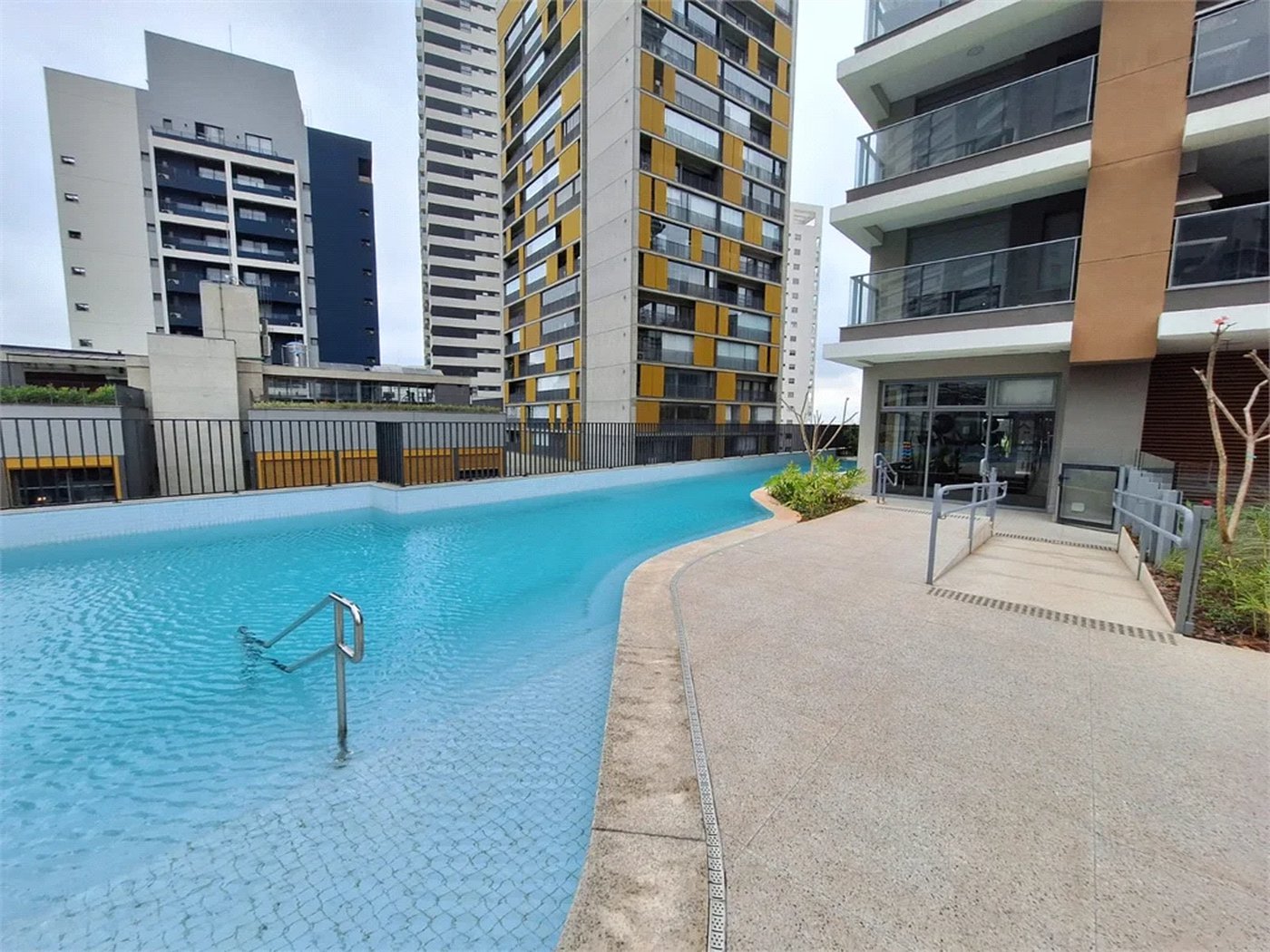 Apartamento para alugar com 3 suítes em Sumarezinho, São Paulo, SP