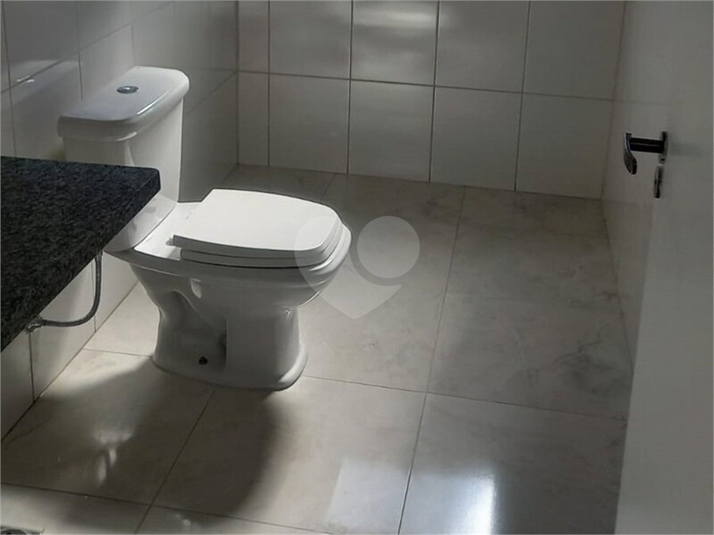 Casa à venda com 4 quartos, sendo 2 suítes,  no condomínio Jardim Imperador, Igaratá - SP