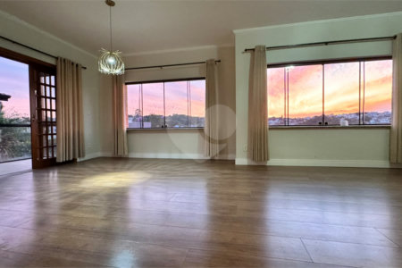 Casa à venda ou para alugar com 3 quartos, sendo 1 suíte, em Jardim Paulista, Atibaia, SP