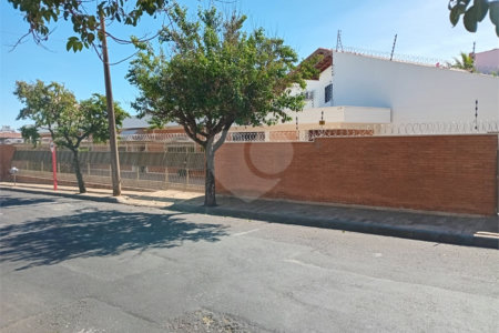 Casa à venda com 3 quartos, sendo 1 suíte, em Vila José Bonifácio, Araraquara, SP