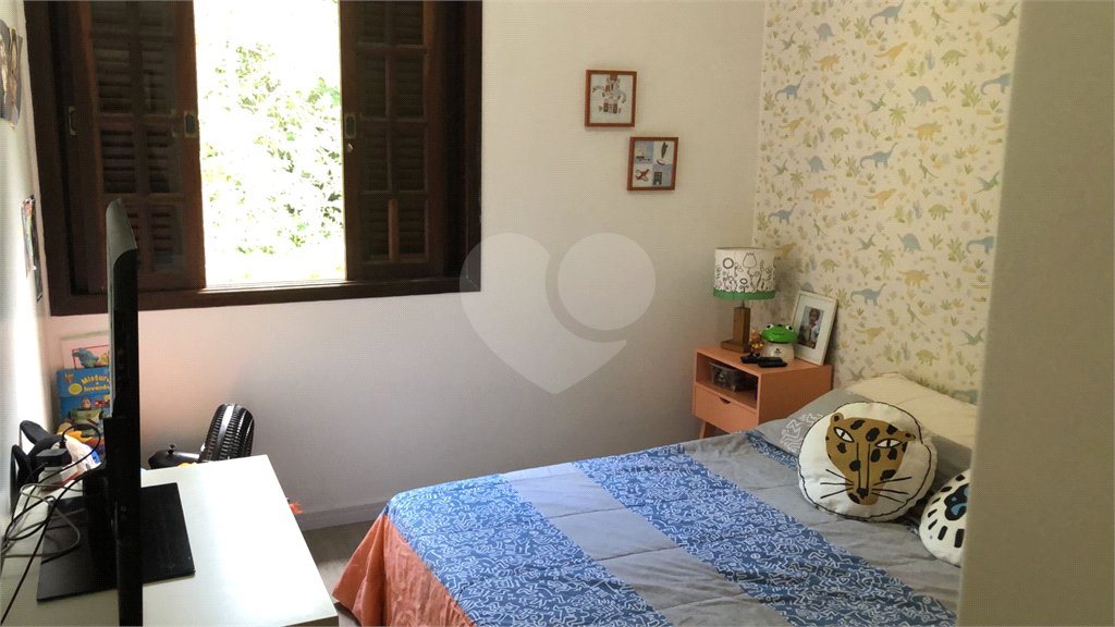 Casa à venda com 3 quartos, sendo 1 suíte,  no condomínio Alpes da Cantareira, Mairiporã - SP
