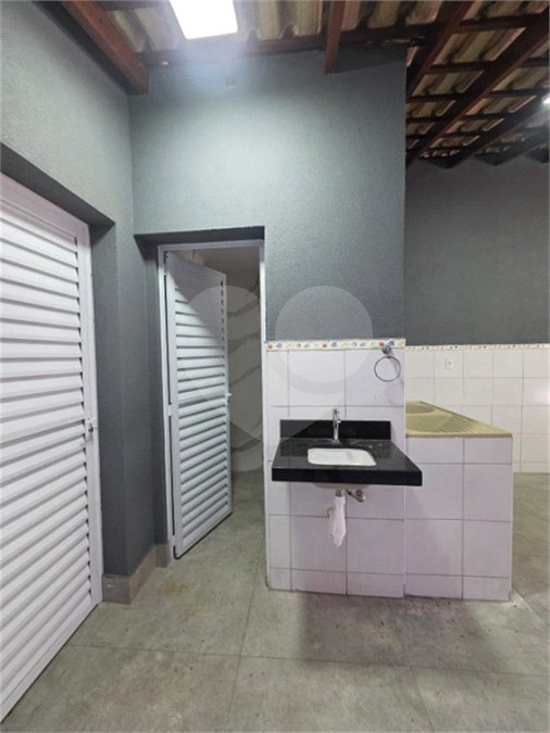 Casa à venda com 3 quartos, sendo 1 suíte, no condomínio Residencial Jardim das Palmeiras, Vinhedo - SP