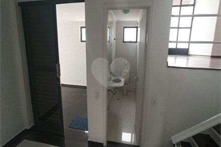 Sobrado para alugar com 3 quartos, sendo 1 suíte,  em Vila Oliveira, Mogi das Cruzes, SP
