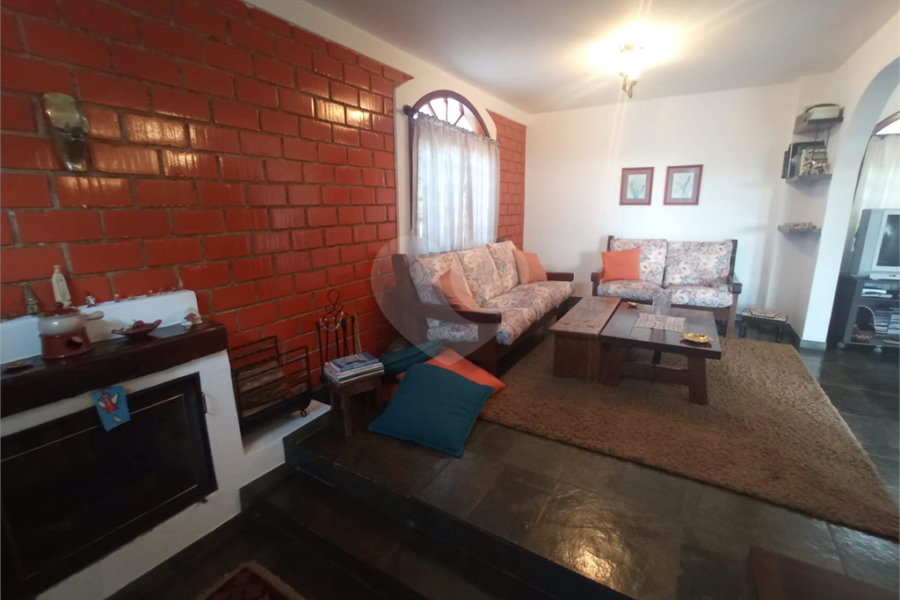 Casa à venda com 4 quartos, sendo 1 suíte, no condomínio Alpes da Cantareira, Mairiporã - SP