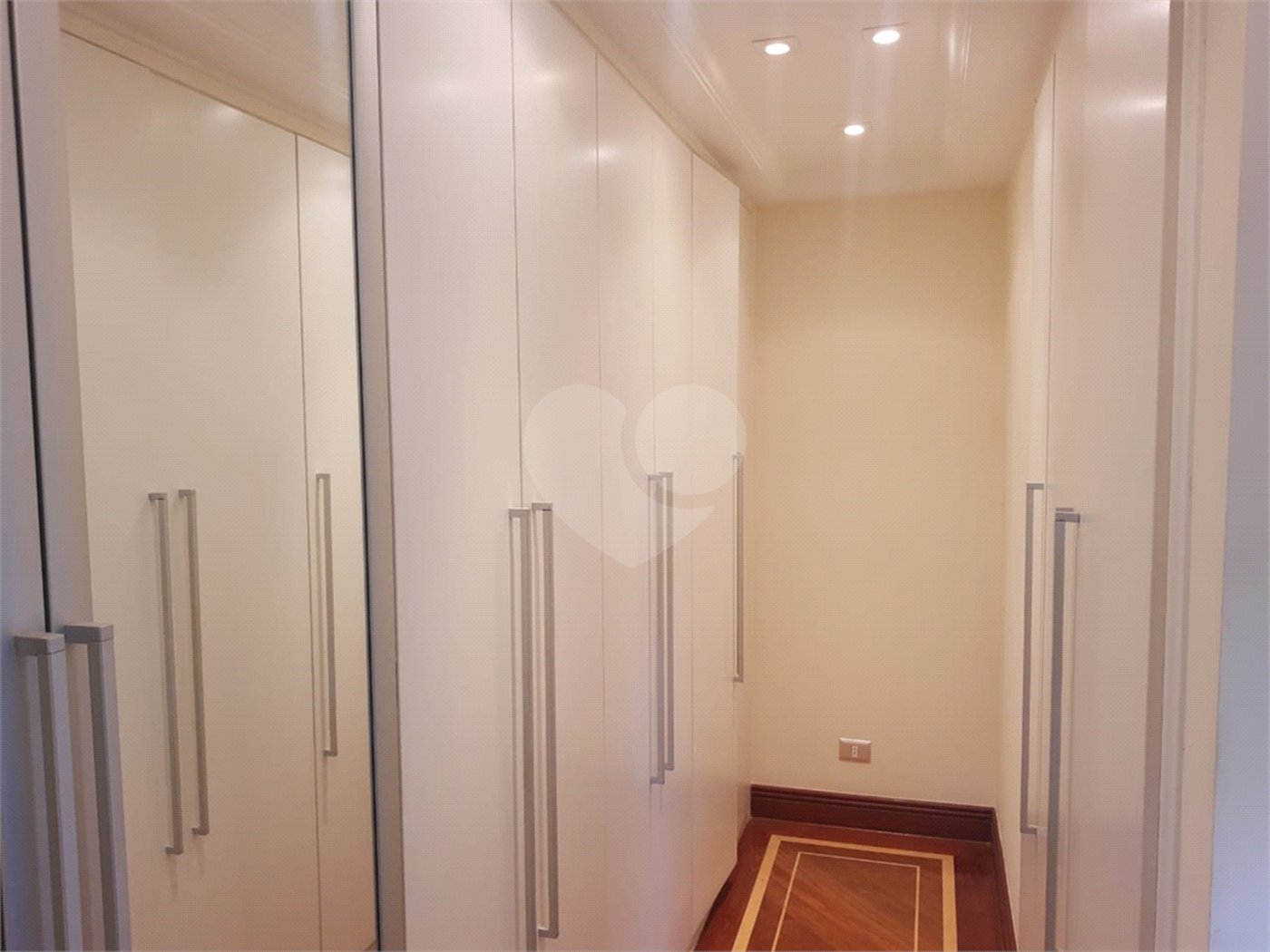 Casa à venda com 5 suítes em Jardim Leonor, São Paulo, SP