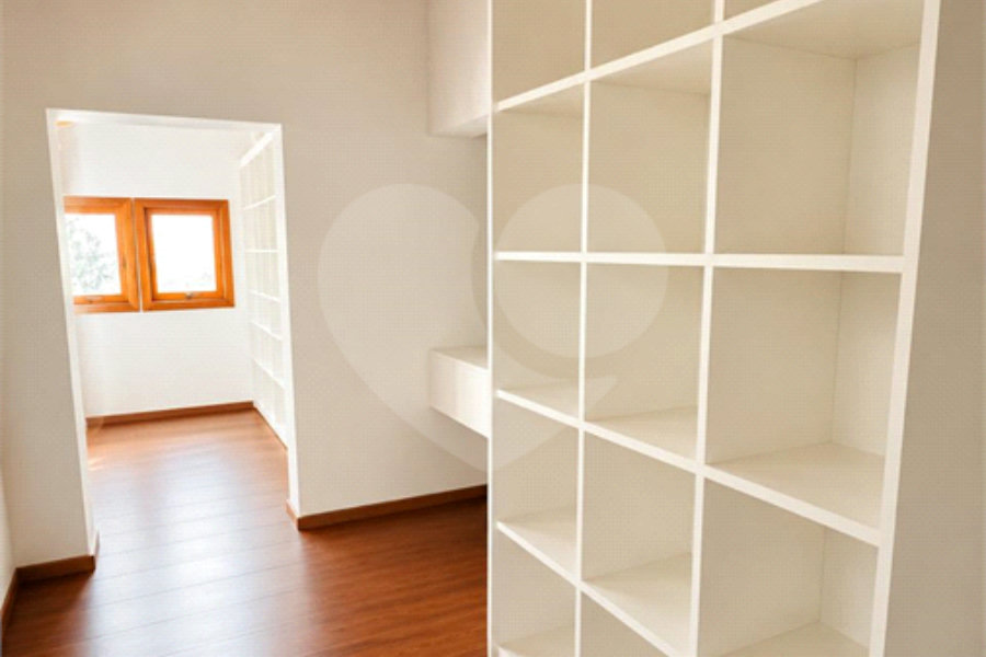 Casa Térrea à venda com 3 quartos, sendo 2 suítes,  em Luiz Fagundes, Mairiporã, SP