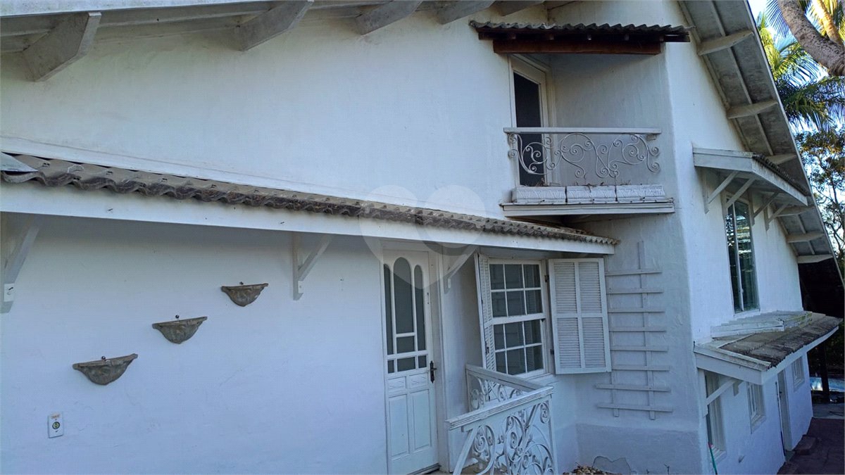 Casa à venda com 3 quartos, sendo 2 suítes, no condomínio Gleba II, Mairiporã - SP
