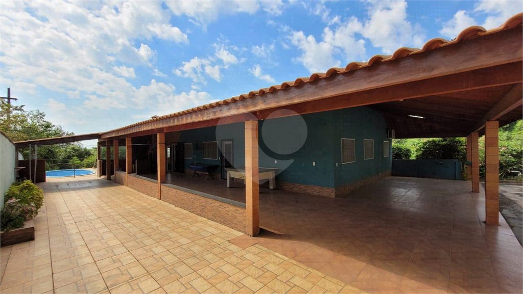 Chácara à venda com 4 quartos, sendo 1 suíte, em Área Rural de Salto, Salto, SP