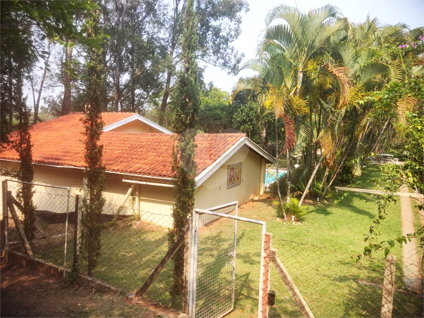 Chácara à venda ou para alugar com 3 quartos, sendo 1 suíte, em Chácaras Polozzi, Louveira, SP