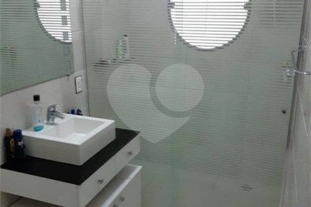 Sobrado à venda com 3 quartos, sendo 2 suítes,  em Vila Paulicéia, São Paulo, SP