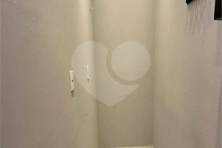 SALÃO COMERCIAL PARA LOCAÇÃO EM INDAIATUBA SP! - Av. Pres. Kennedy! - Salão comercial de 89,64 m² no térreo do Edifício Granada une modernidade, conforto e a melhor localização de Indaiatuba. Destaques do Imóvel: - Espaço Amplo: Salão principal com excelente iluminação natural. - Infraestrutura: