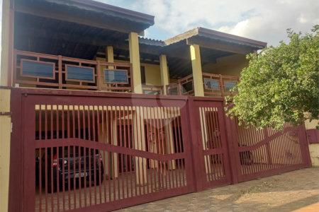 Sobrado espaçoso com 3 quartos,no Parque Fehr á Venda!