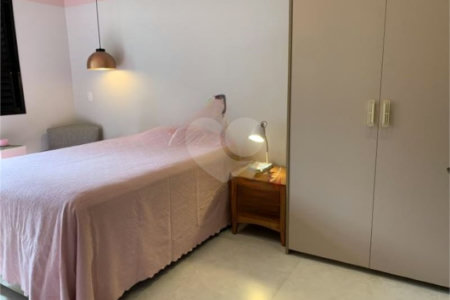 Apartamento à venda com 3 quartos, sendo 1 suíte,  em Cidade São Francisco, São Paulo, SP